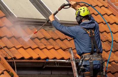 Démoussage et hydrofuge de toiture à Fonroque